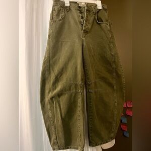 Free People Goodluck Barrel Jean
Olive Green, Size 27, Barely Worn